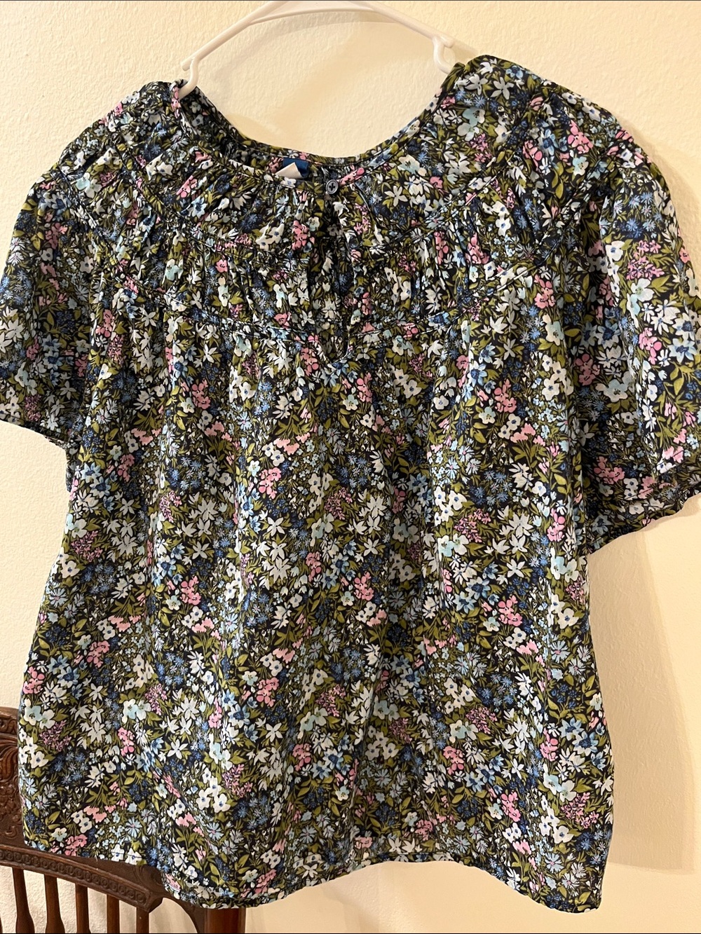 Old Navy Floral Blouse size large great condition - Picture 2 of 5